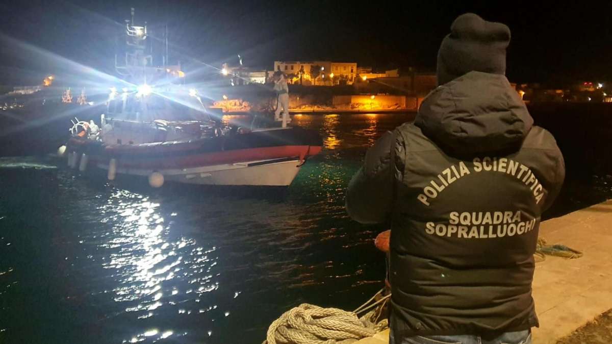 Al menos diez muertos, entre ellos una embarazada y un bebé, en una nueva tragedia migratoria frente a Lampedusa