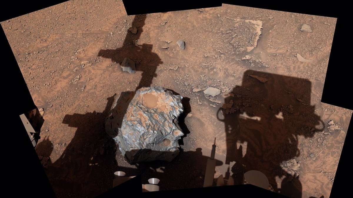 El Curiosity encuentra un nuevo meteorito metálico en Marte