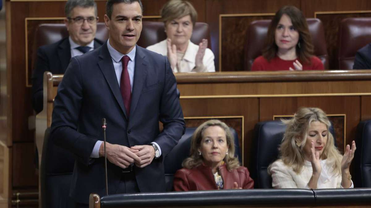 Pedro Sánchez responde a las preguntas de Gamarra en el pleno del Congreso