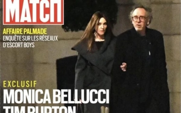 Tim Burton y Monica Bellucci, en la portada de Paris Match.