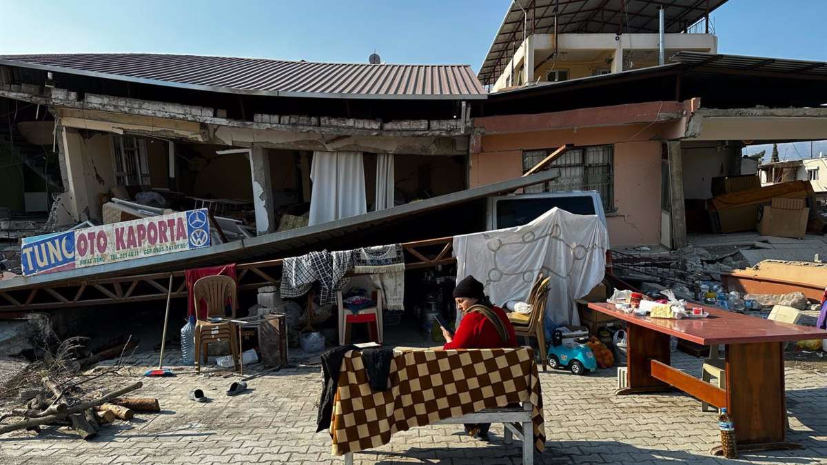 Edificio destruido por los terremotos en Hatay, Turquía