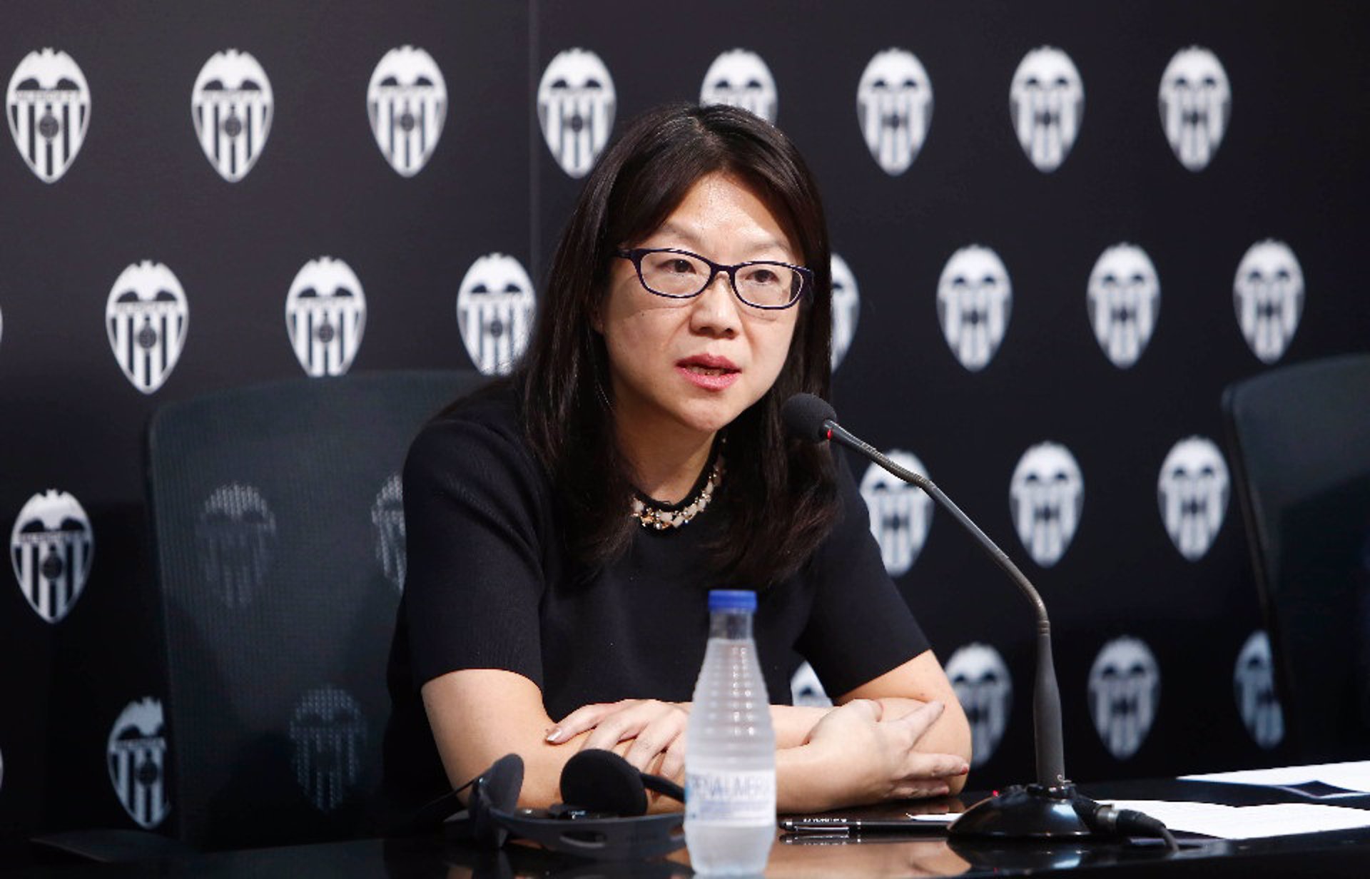 La presidenta del Valencia CF, Layhoon Chan, en una rueda de prensa