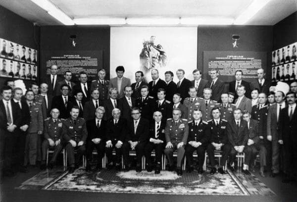 Un grupo de agentes de la Stasi.