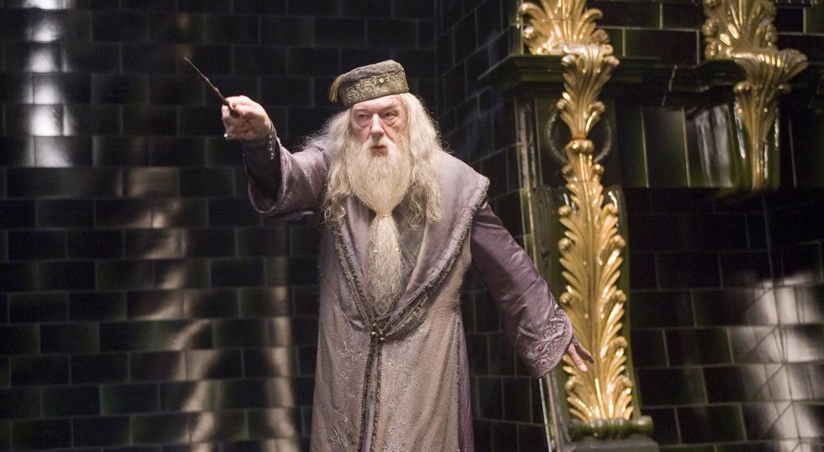 Fotograma con Albus Dumbledore, uno de los personajes del mundo mágico de Harry Potter.