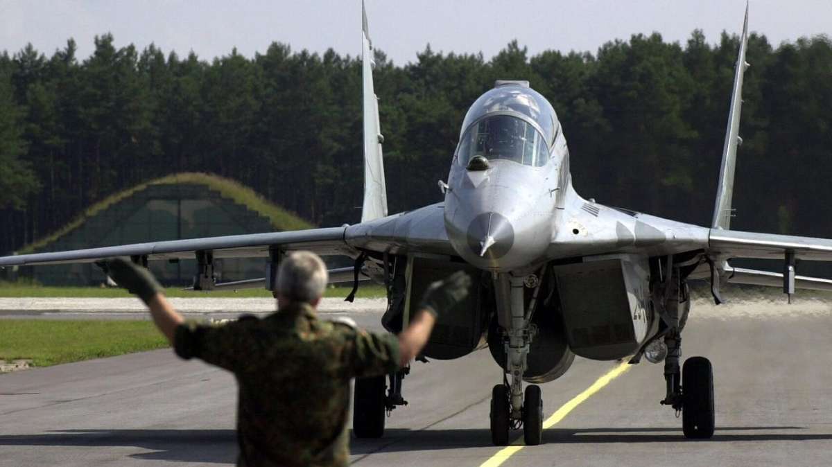 Eslovaquia enviará aviones de combate a Ucrania.