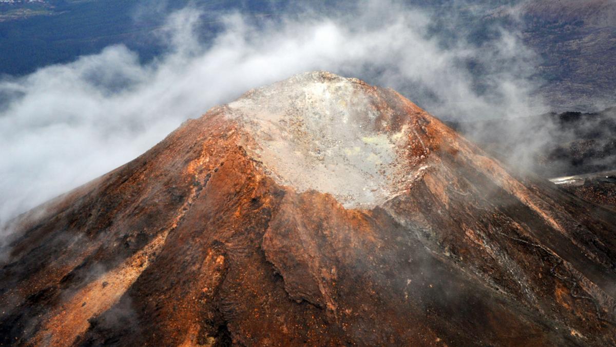 El Teide esconde un 'corazón caliente' de magma cerca de su cráter, una señal de posibles erupciones muy explosivas