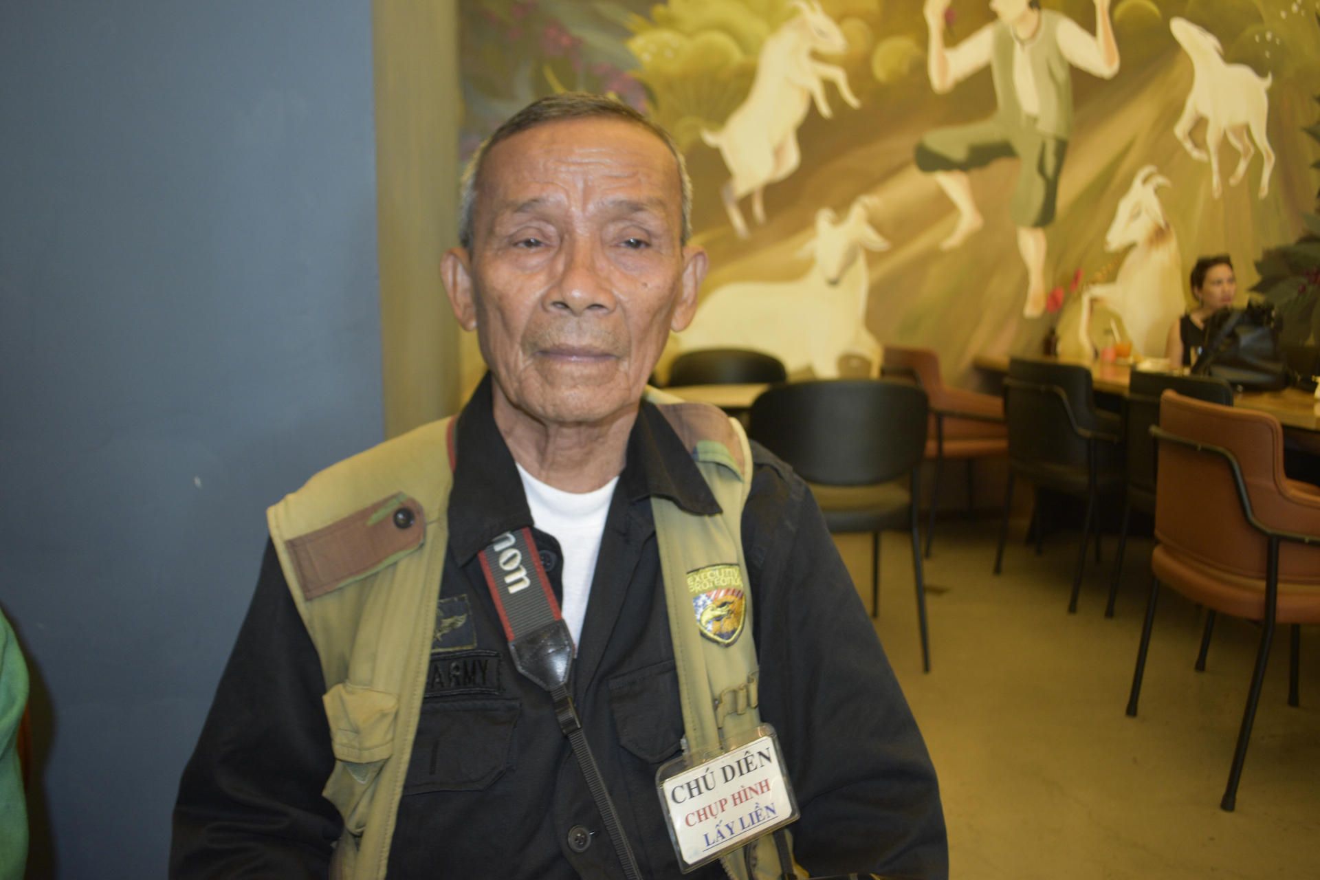 Dien, de 79 años y veterano del Ejército de Vietnam del Sur, en una cafetería de Saigón.
