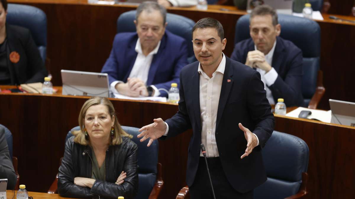 El portavoz del PSOE en la Asamblea, Juan Lobato, interviene en el pleno celebrado el 23 de marzo en la Asamblea de Madrid.