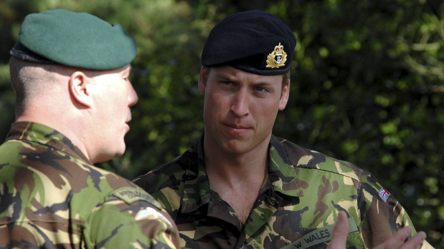 El príncipe Guillermo de Inglaterra, durante un entrenamiento militar en Lympstone, Inglaterra.