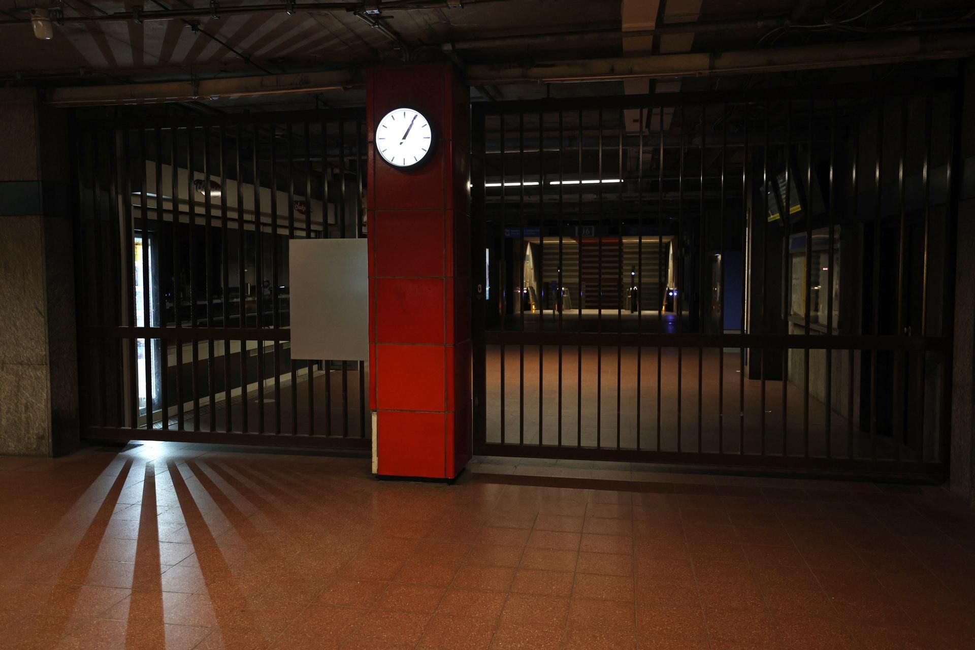 Estación de metro en Múnich cerrada este lunes por la huelga.