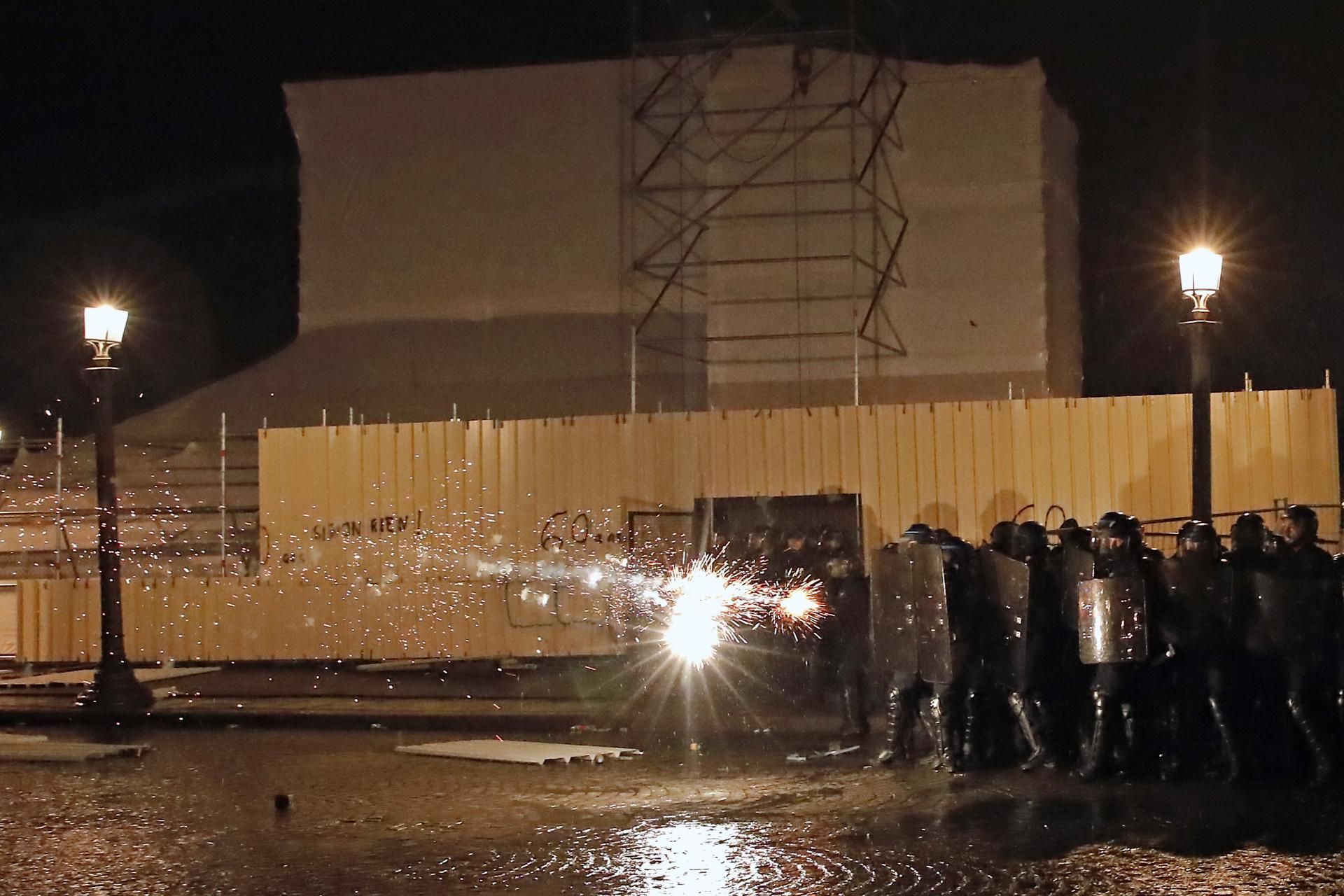 Imagen del fuerte despliegue policial en París, este viernes