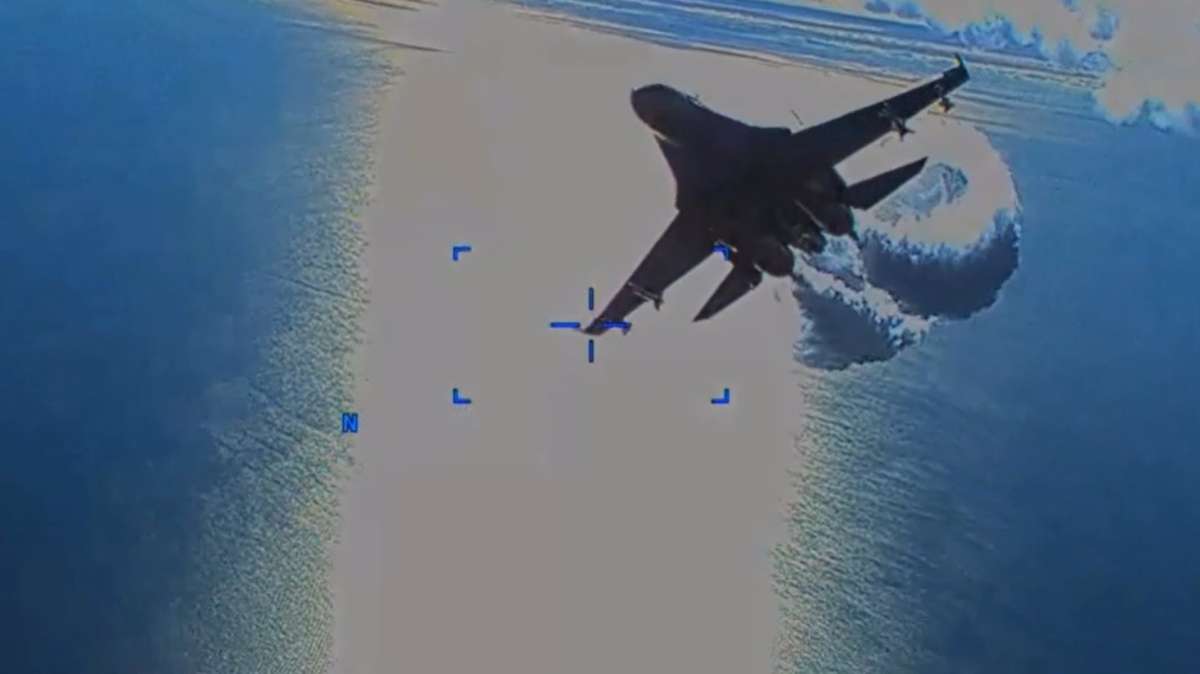 Imagen del incidente de un dron de EEUU con un avión ruso.