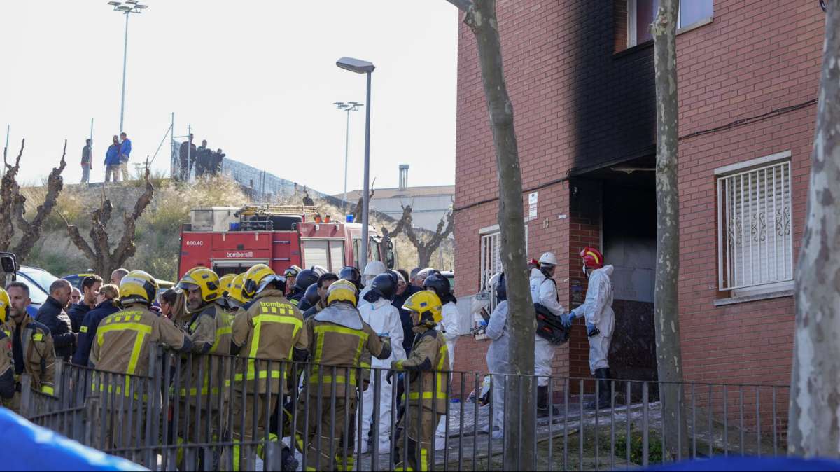 Mueren tres personas en un incendio en una vivienda de Rubí (Barcelona)