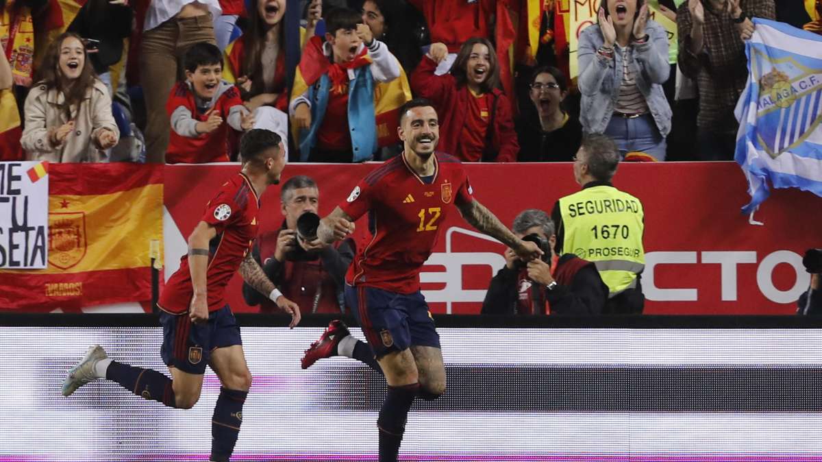 Joselu celebra el segundo gol de España ante Noruega