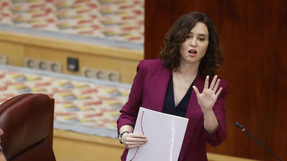 La presidenta de la Comunidad de Madrid, Isabel Díaz Ayuso, en el Parlamento.