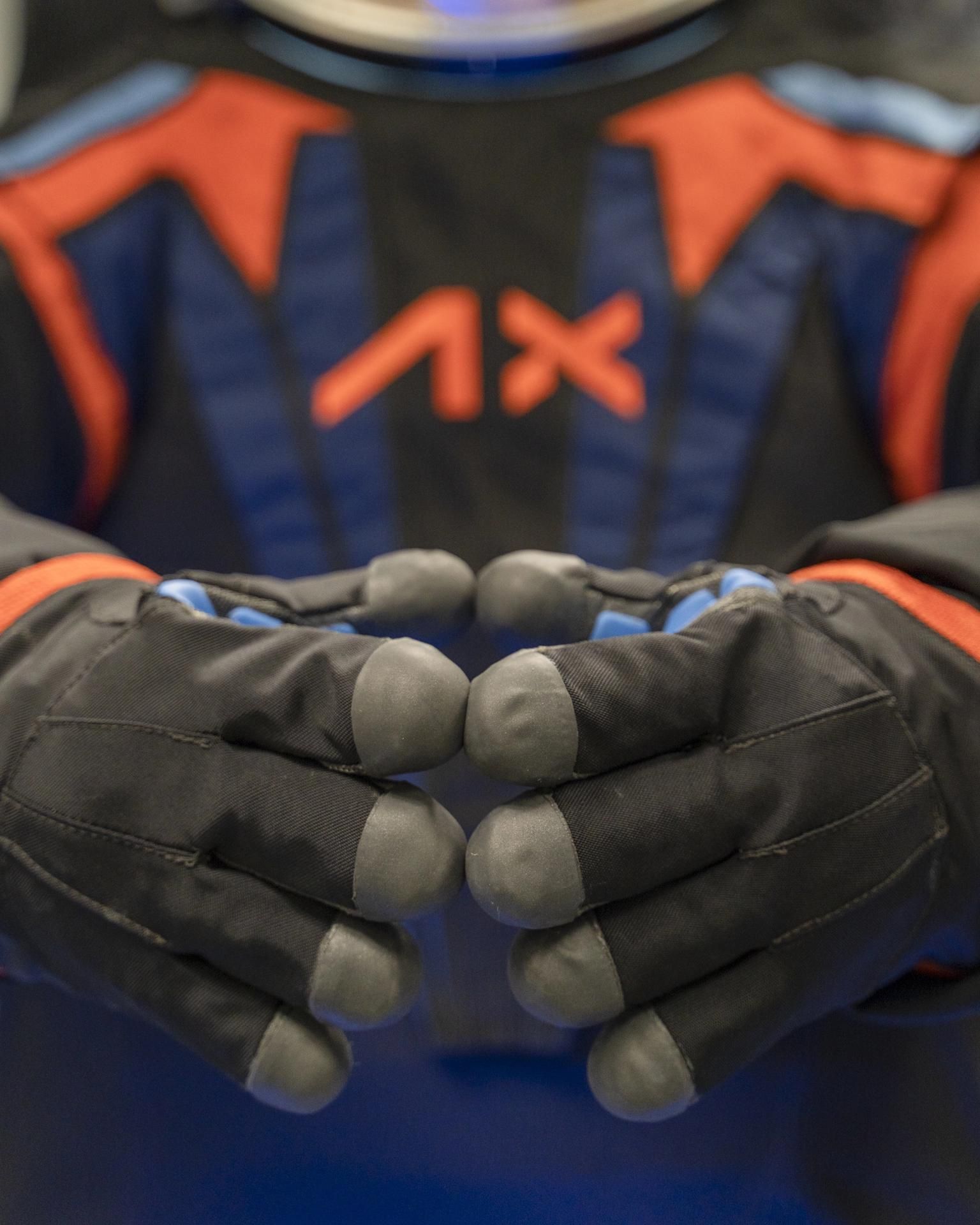 El nuevo diseño de los guantes. EFE/Axiom Space