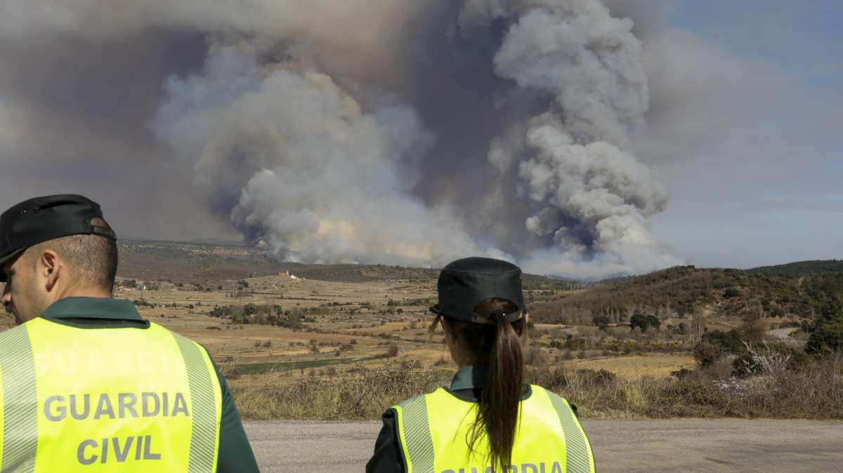Vista del incendio declarado en la localidad castellonense de Villanueva de Viver, en Castellón.