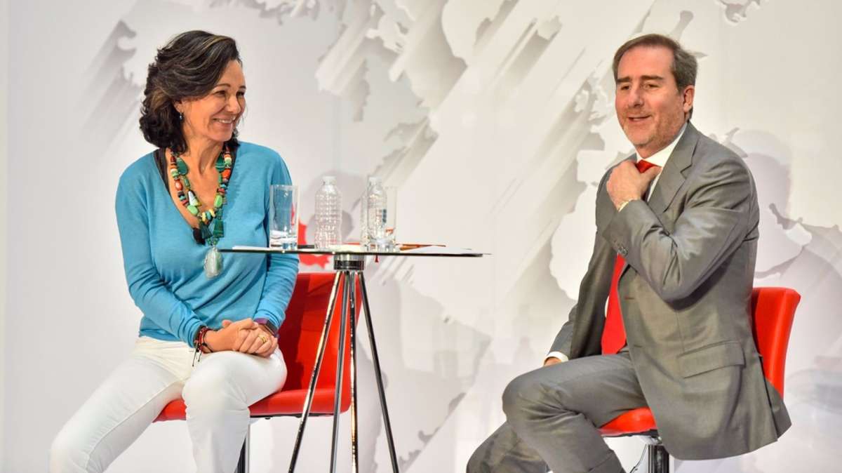 La presidenta de Banco Santander, Ana Botín, y el nuevo consejero delegado, Héctor Grisi