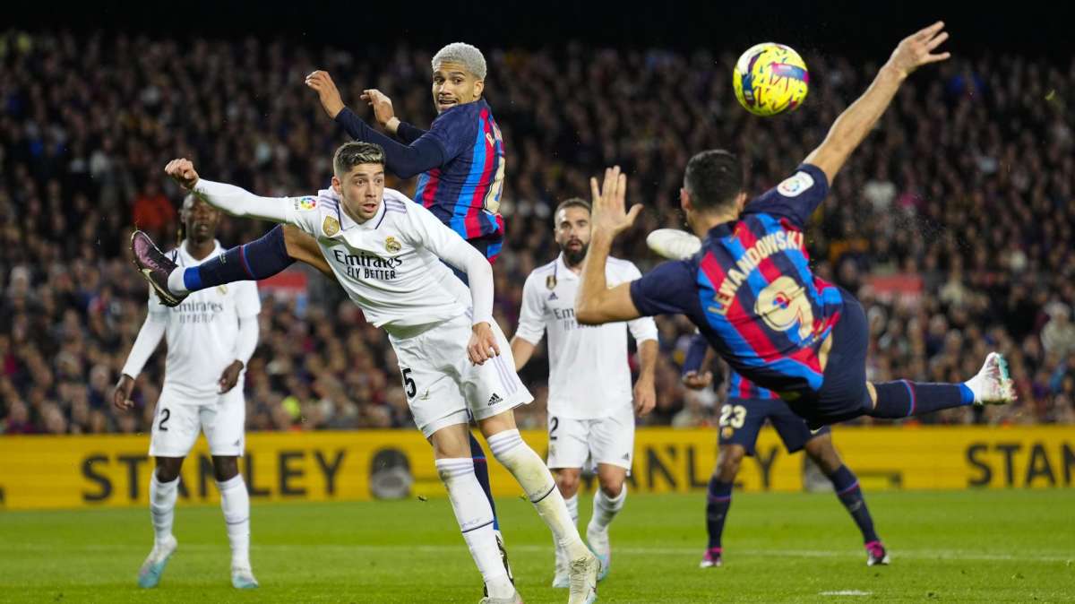 El Barça remonta ante el Real Madrid en el clásico del Camp Nou (2-1) y sentencia la Liga