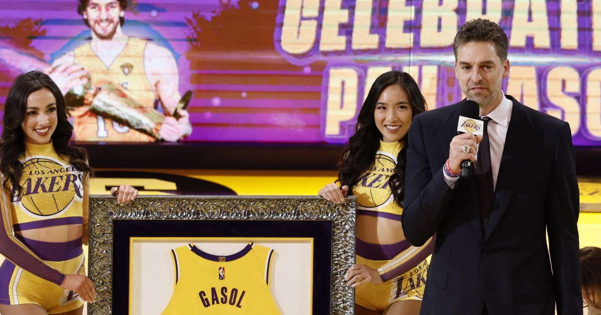 Pau Gasol, en el acto de retirada de su número con los Lakers