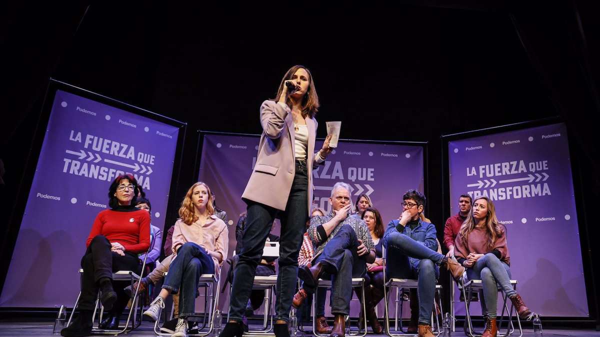 La secretaria general de Podemos y ministra de Derechos Sociales y Agenda 2030, Ione Belarra, participa en un acto de la ruta 'La fuerza que transforma', en el Teatre Micalet, a 11 de febrero de 2023, en Valencia