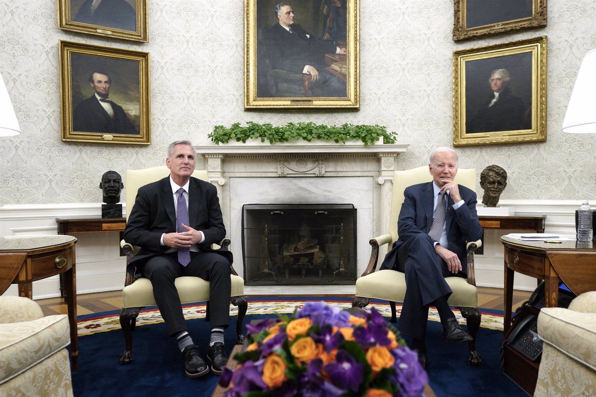 Reunión entre el presidente de EEUU, Joe Biden, y el presidente de la Cámara de Representantes, Kevin McCarthy.