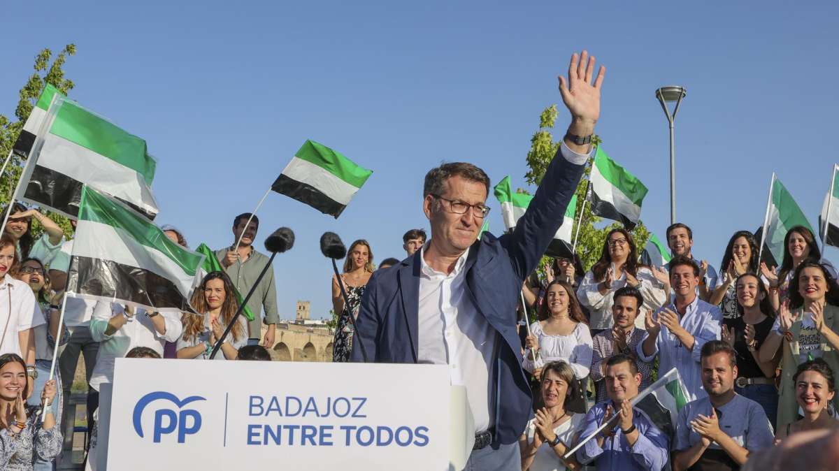 Feijóo la lía en un mitin en Badajoz: "Percibo ilusión cada vez que vengo a Andalucía"