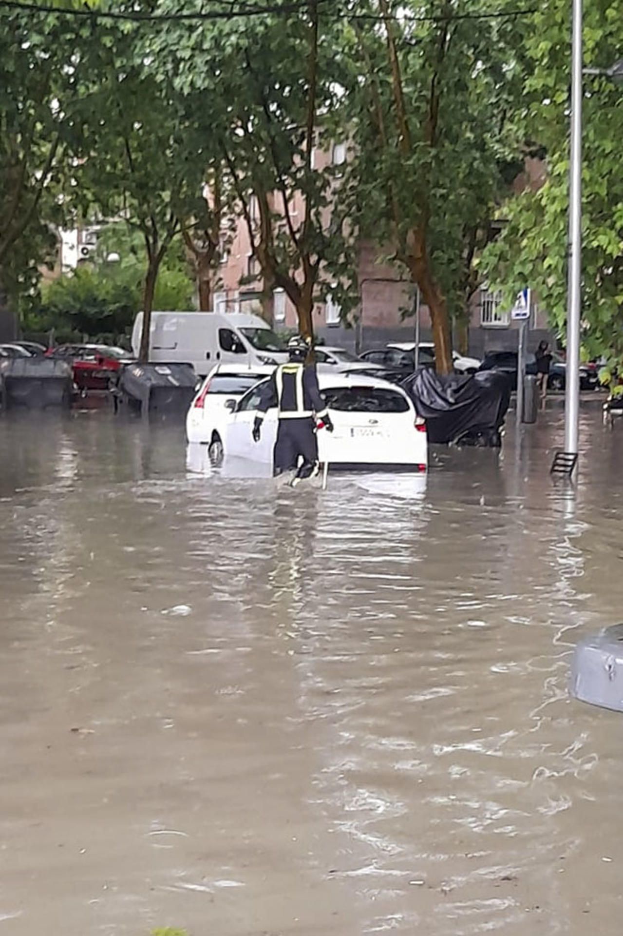 Fuertes lluvias provocan inundaciones en la zona de Canillejas.