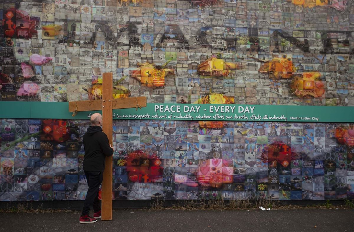 Efemérides Mural por la paz en Belfast, Irlanda del Norte.Irlanda del Norte