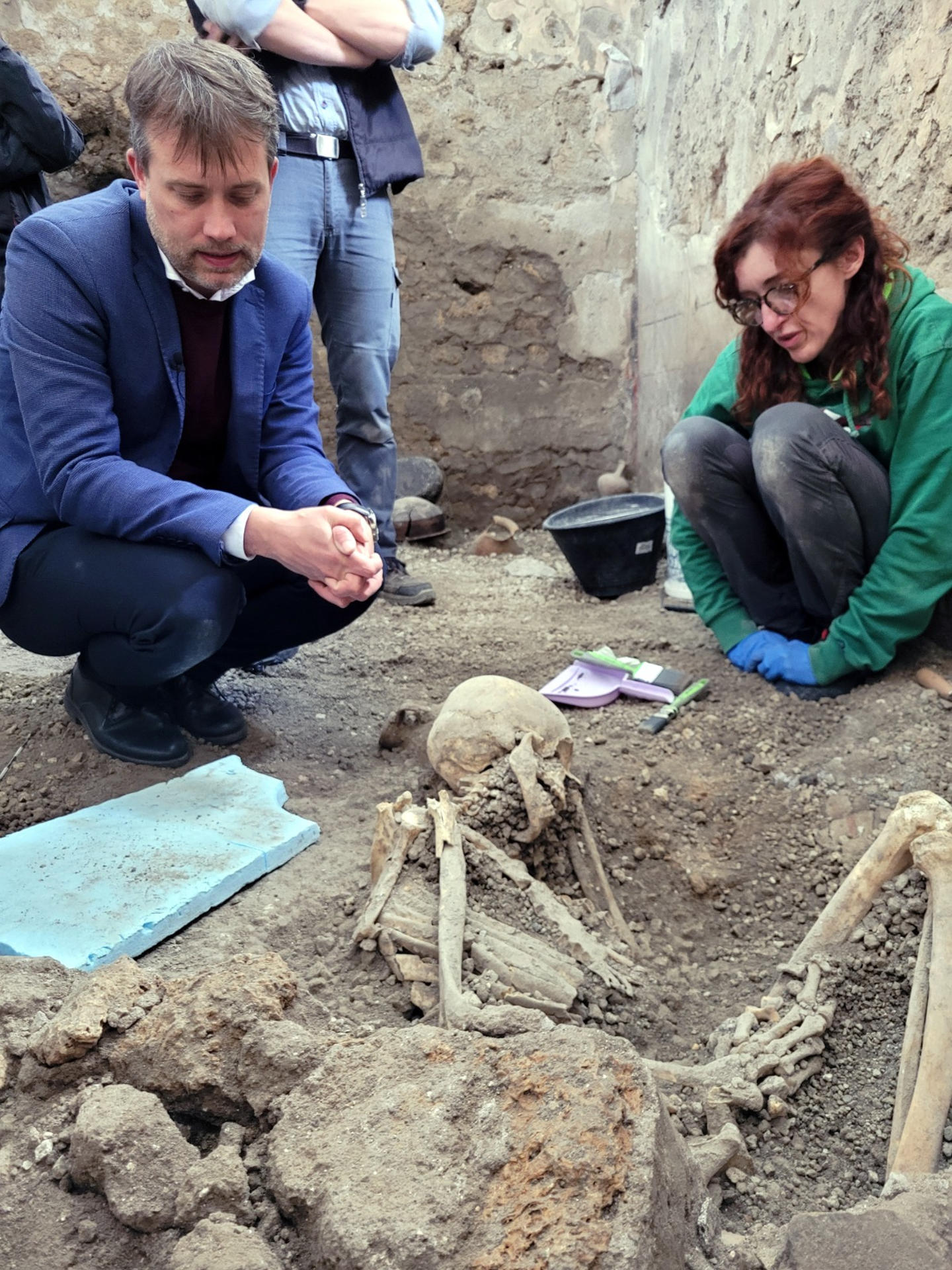 Los arqueólogos hallan otros dos cuerpos en Pompeya murieron por el terremoto que acompañó a la erupción.