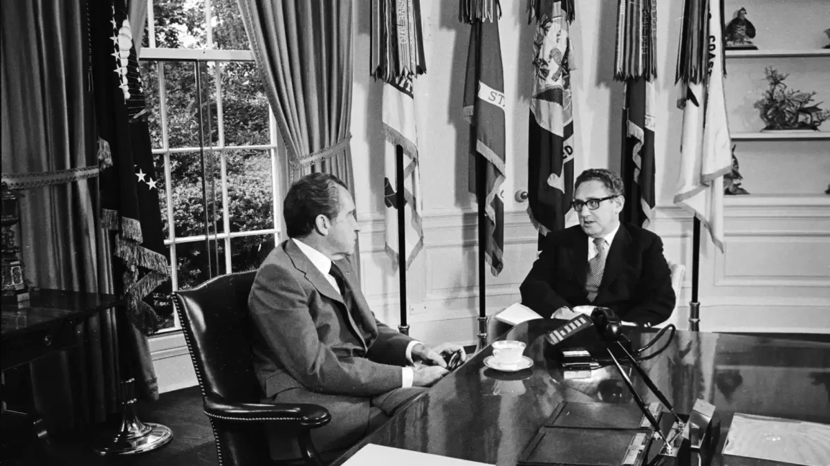 Los 100 años de Kissinger, un mito con demasiados claroscuros