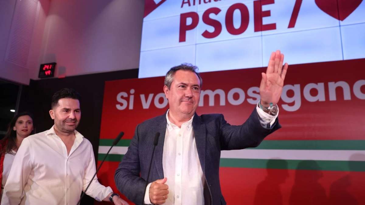 Noel López, número dos del PSOE andaluz, junto a Juan Espadas.