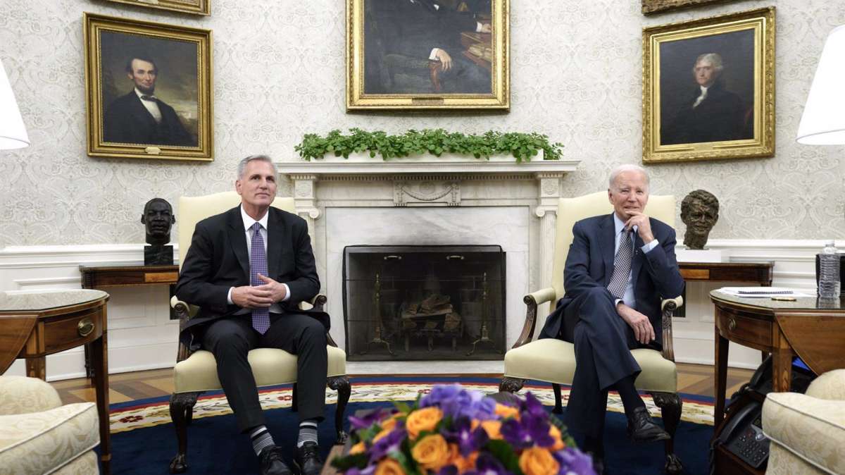 Reunión entre el presidente de EEUU, Joe Biden, y el presidente de la Cámara de Representantes, Kevin McCarthy.
