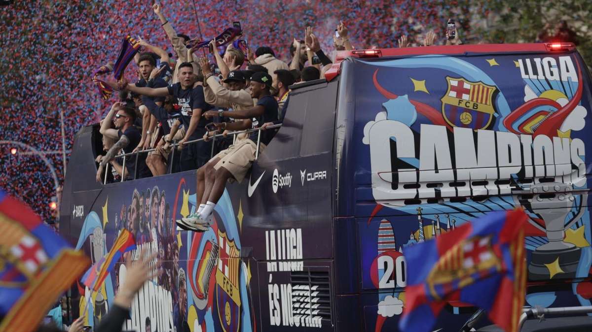 Rúa del Barça conjunta con sus equipos masculino y femenino para celebrar las Ligas