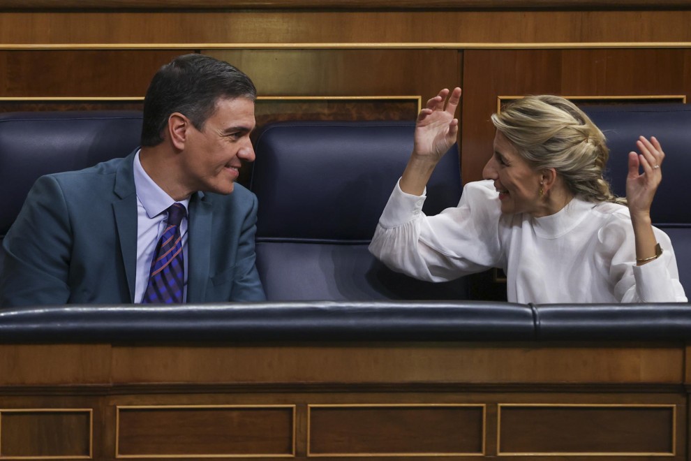 Pedro Sánchez, junto a Yolanda Díaz, durante la última jornada de debate y votación de los presupuestos en el pleno del Congreso.