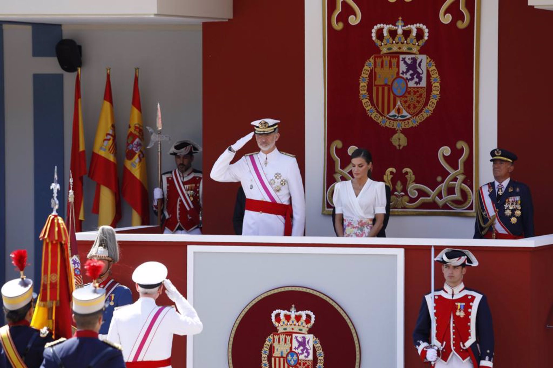 Felipe VI y Letizia en el desfile de las Fuerzas Armadas en Granada