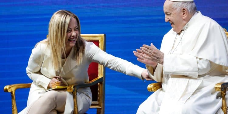 Giorgia Meloni y el Papa Francisco durante 'Los estados generales de la natalidad'.