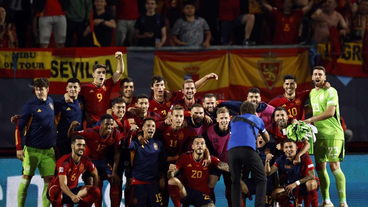 Los jugadores de la selección española celebran el pase a la final de la Liga de Naciones.