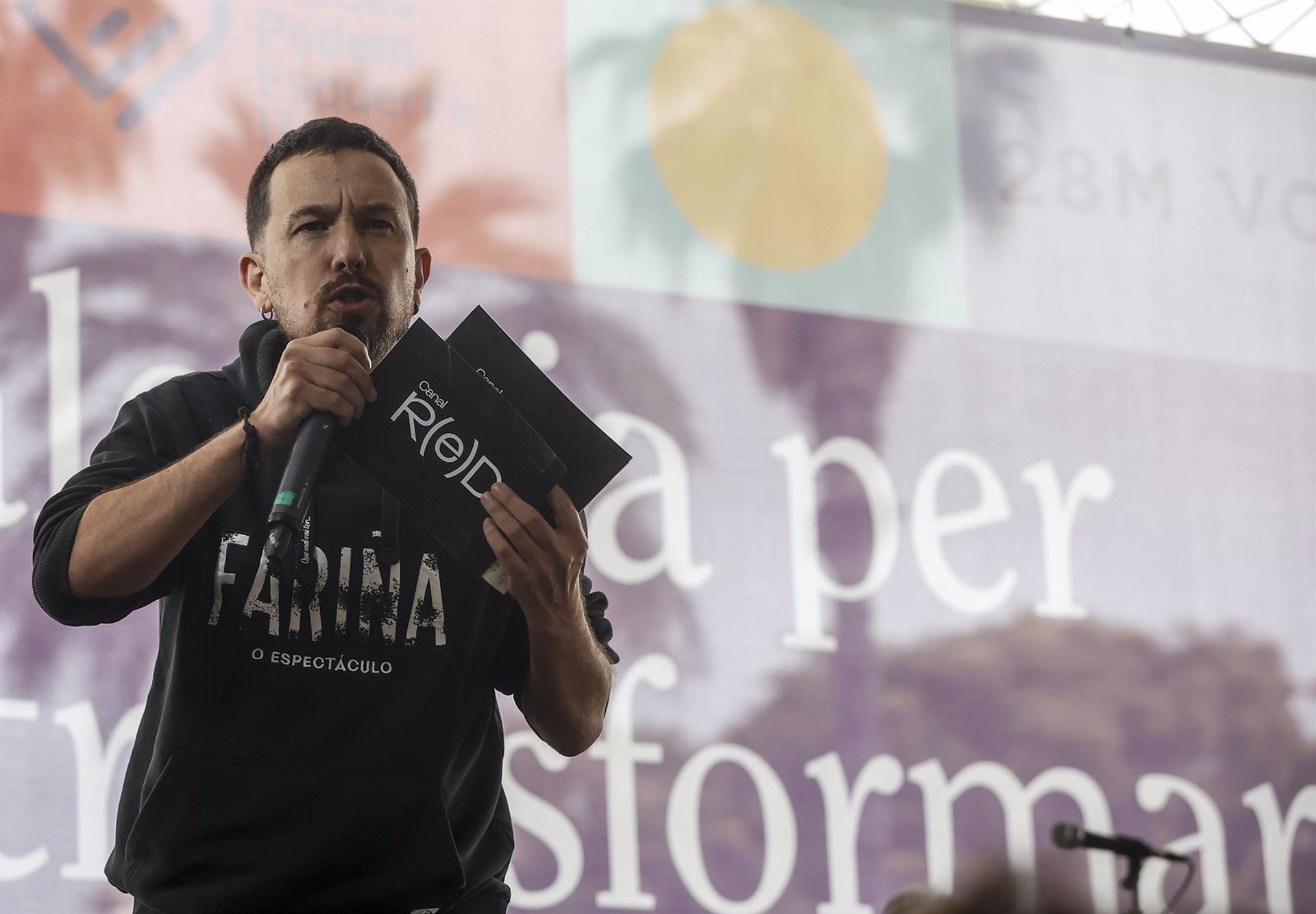 Pablo Iglesias interviene en un acto de cierre de campaña de Unides Podem-Esquerra Unida en Valencia.
