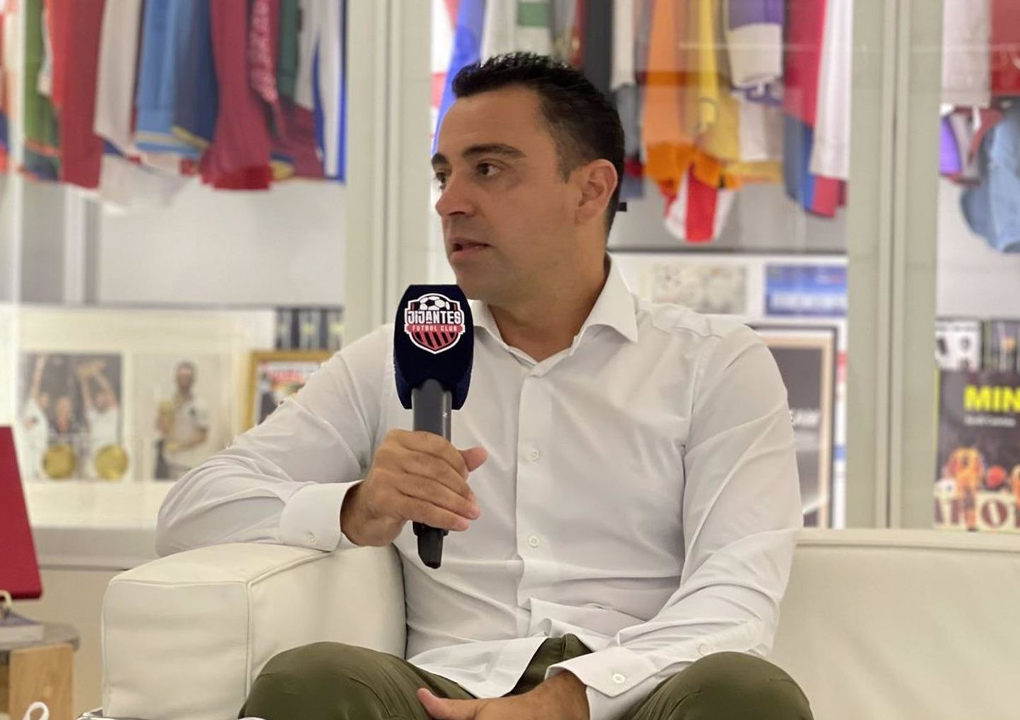 El entrenador del FC Barcelona, Xavi Hernández, en el canal de Jijantes FC en Twitch