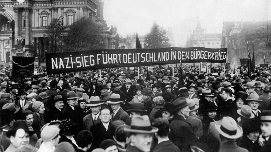Manifestación anti nazi en Alemania: La victoria nazi llevará a Alemania a la guerra civil.
