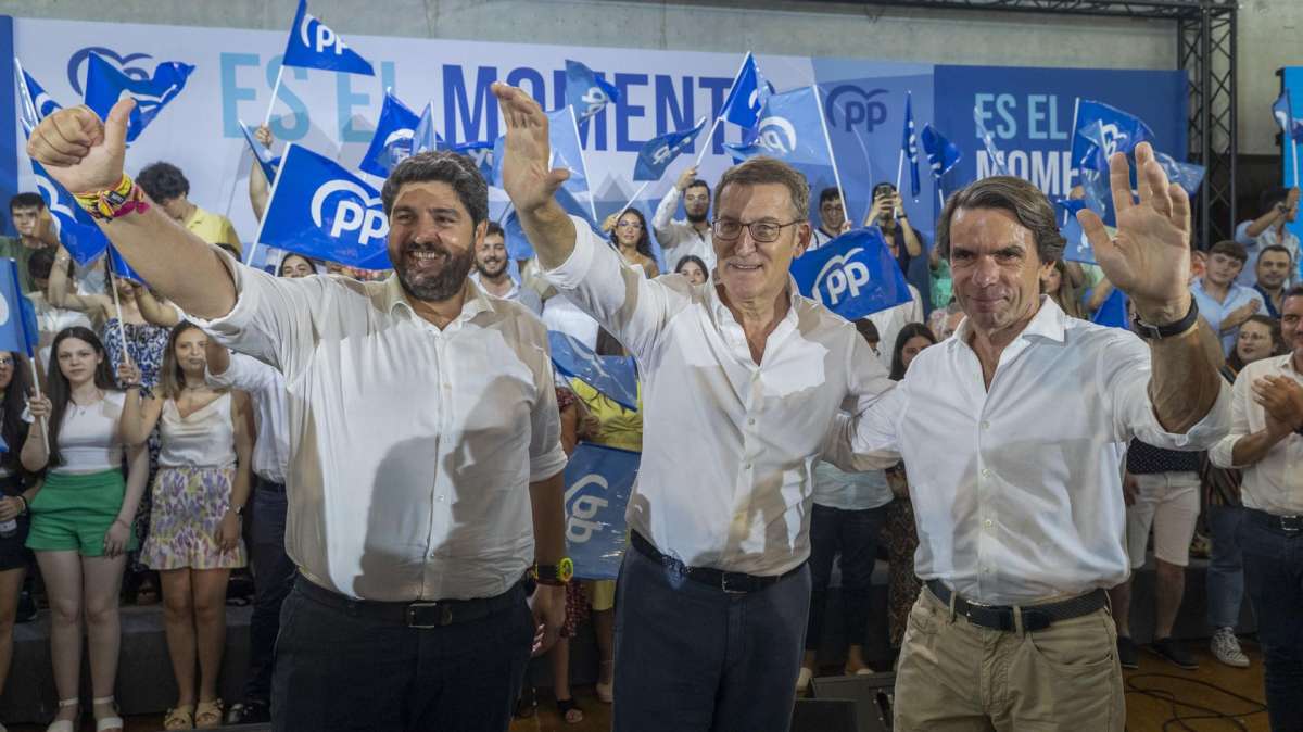 El PP, a por el voto de Vox: Aznar pide que "no pongan palos en las ruedas" y Feijóo advierte de que "lo pagarán en las urnas"