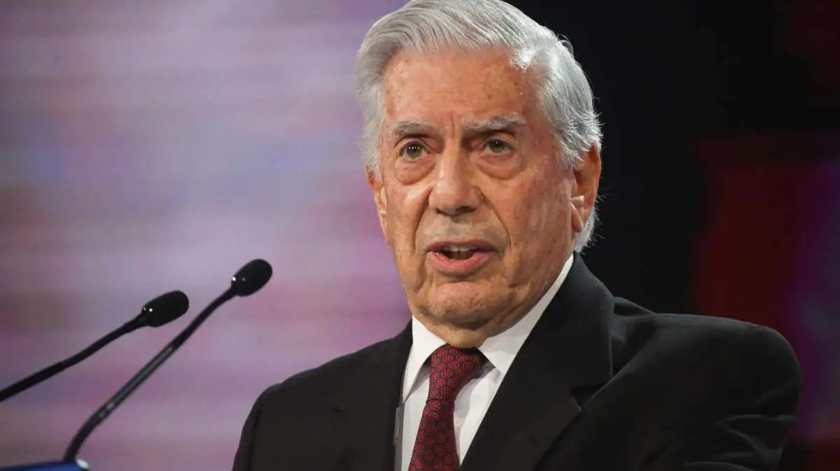 Mario Vargas Llosa, ingresado de nuevo por COVID-19