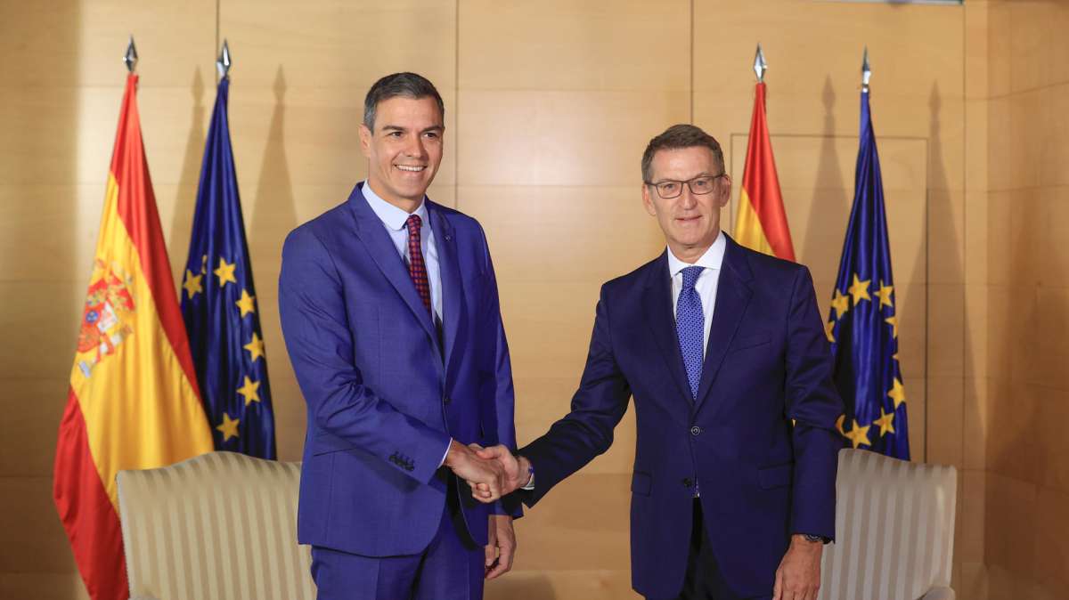 El líder del PP, Alberto Núñez Feijóo, y el presidente del Gobierno en funciones y secretario general del PSOE, Pedro Sánchez.