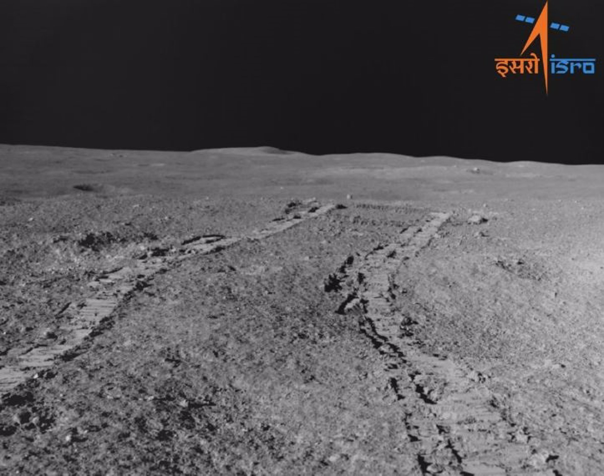 Следы луны 16. Снимки Чандраян 3 Луны модули. Индийский лунный аппарат Чандраян 3. Следы от лунохода. Южный полюс Луны фото.