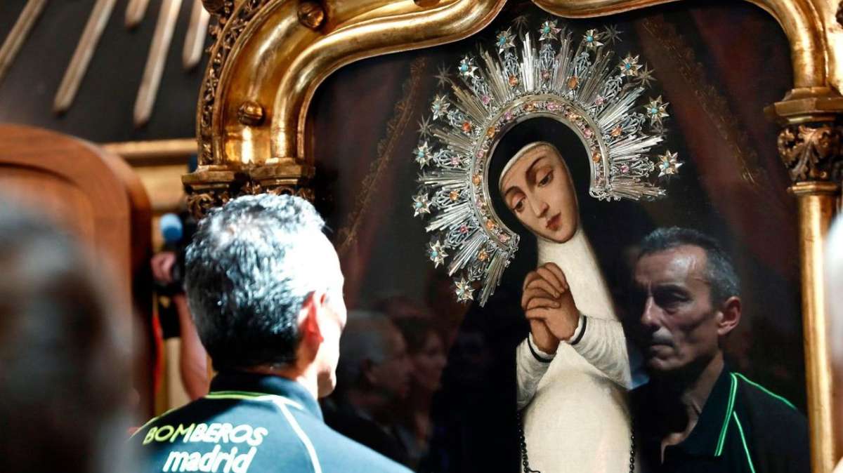 La Virgen de la Paloma, patrona también de los Bomberos.