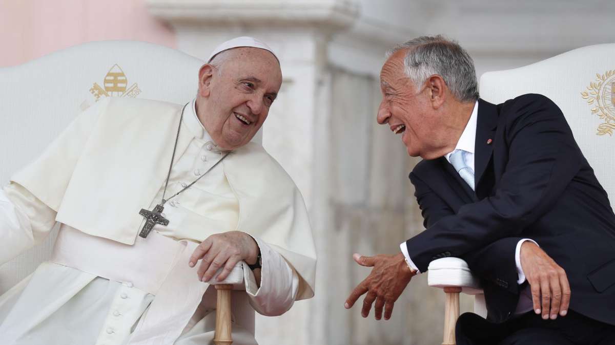 El papa Francisco se reúne con el presidente de Portugal, Marcelo Rebelo de Sousa, en Lisboa.