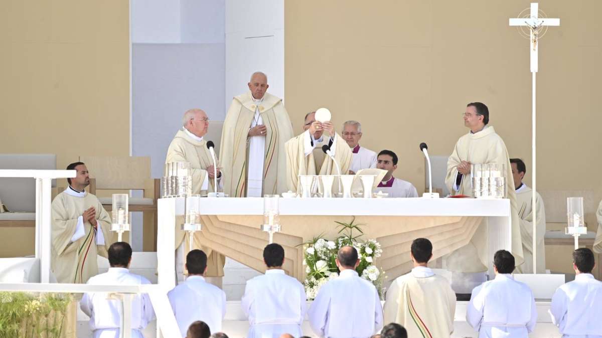 El Papa cierra su viaje a Portugal en una multitudinaria misa: "Siento un gran dolor por Ucrania"