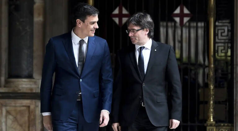Pedro Sánchez y Carles Puigdemont en una foto de archivo de 2016.