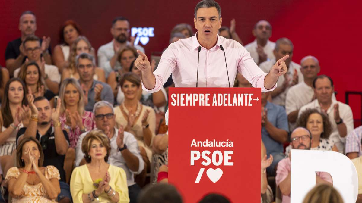 Sánchez promete cuatro años más de "avances sociales" frente a los dos de "legislatura fake" propuestos por Feijóo